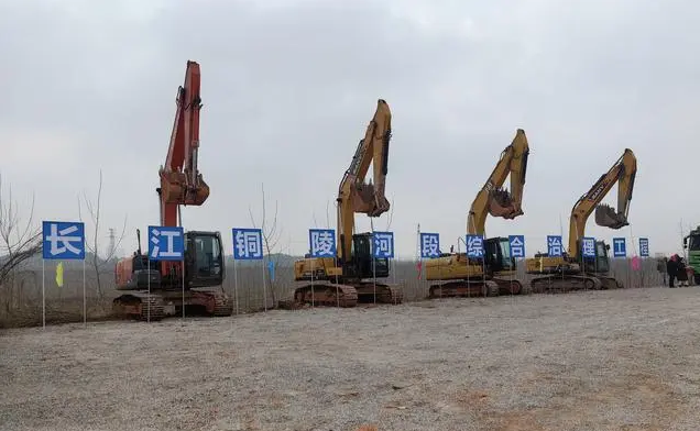 长江铜陵河段综合治理工程开工现场图片.jpg