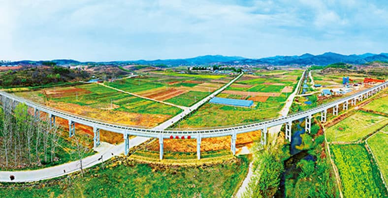 1764559148970141.jpg 鄂北水资源配置工程广悟段(广水至大悟)宝林渡槽进行输水作业。.jpg